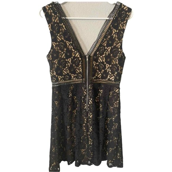 NWT Francesca's Black Lace V Neck Fit and Flare Dress Size M - Picture 2 of 8